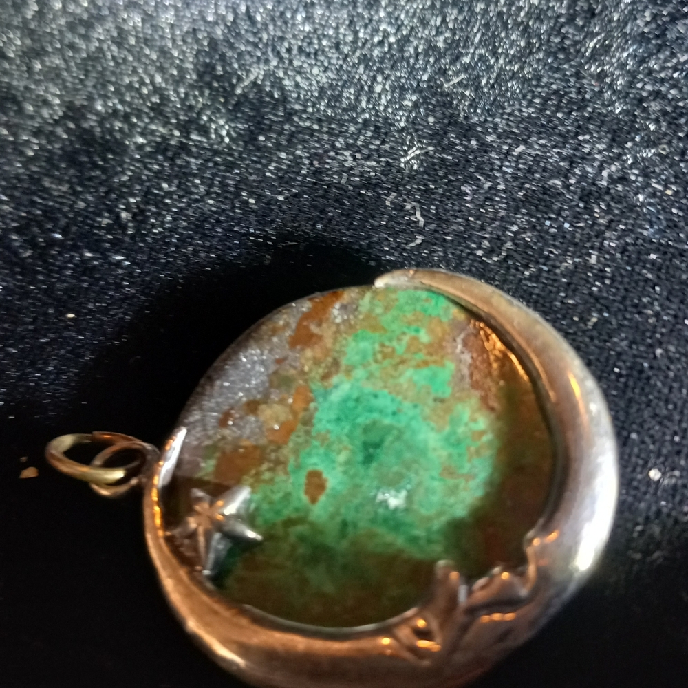 Star, Half Moon, Green Stone Pendant - Picture 3 of 5